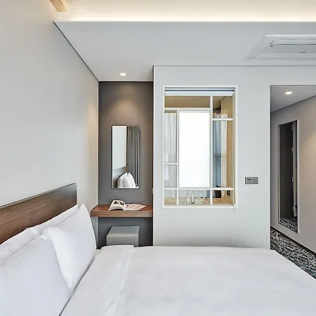 Hotel In 9